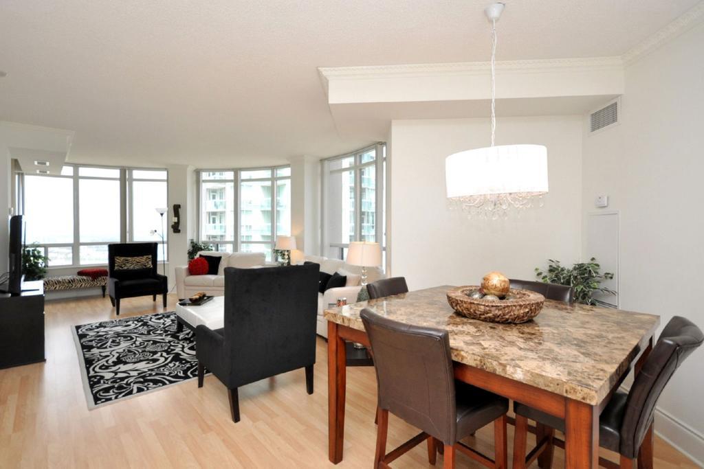 Napa Furnished Rental Apartments Square One Миссиссага Номер фото