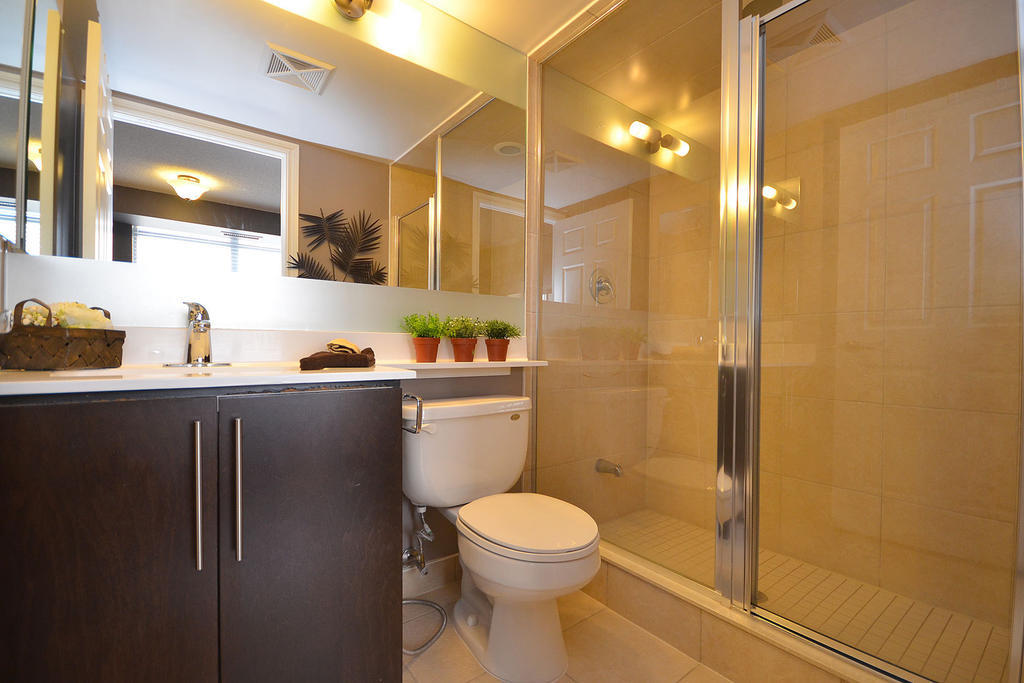 Napa Furnished Rental Apartments Square One Миссиссага Номер фото