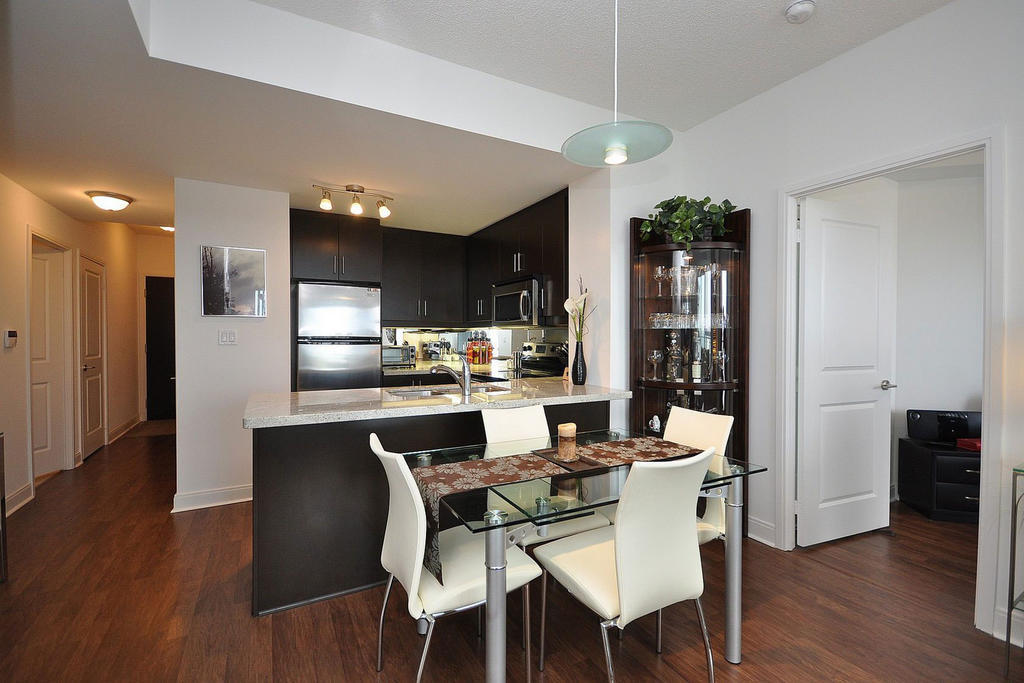 Napa Furnished Rental Apartments Square One Миссиссага Номер фото
