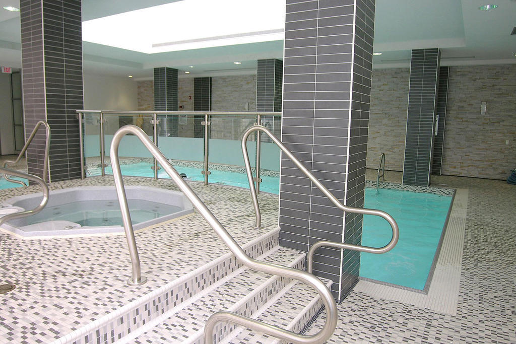 Napa Furnished Rental Apartments Square One Миссиссага Экстерьер фото