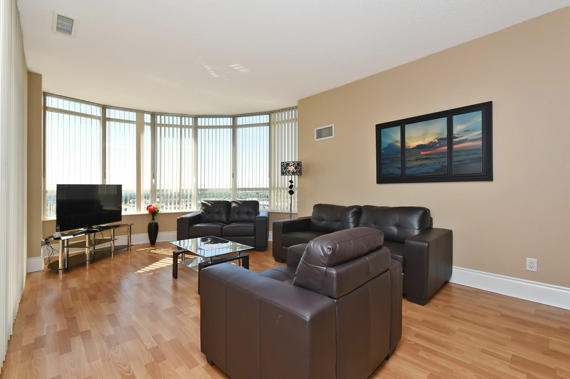 Napa Furnished Rental Apartments Square One Миссиссага Экстерьер фото