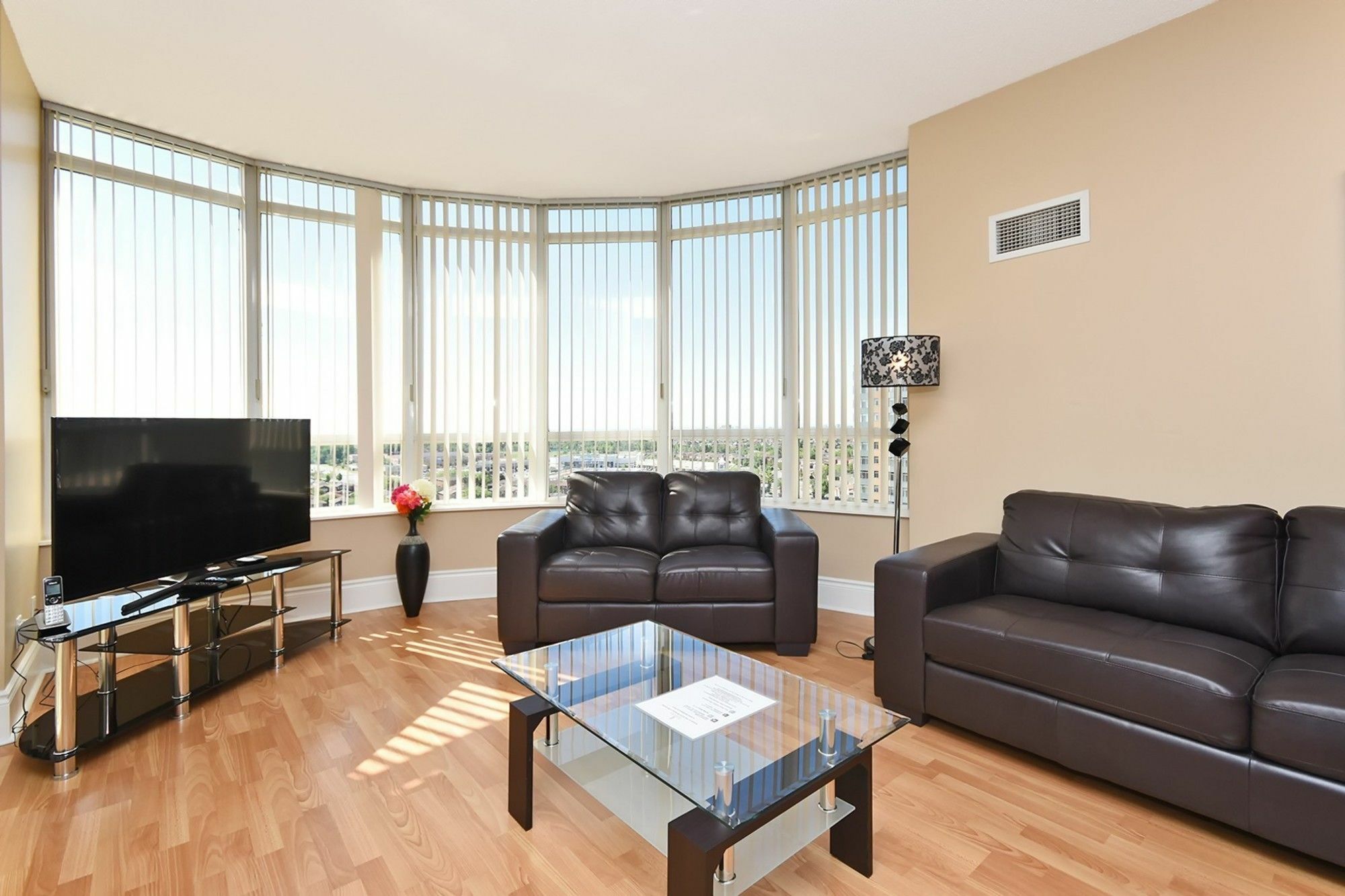 Napa Furnished Rental Apartments Square One Миссиссага Экстерьер фото