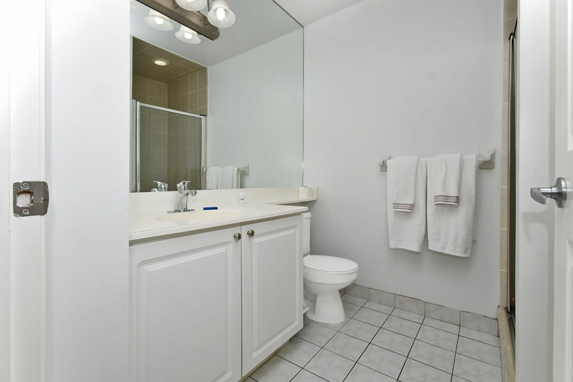 Napa Furnished Rental Apartments Square One Миссиссага Экстерьер фото