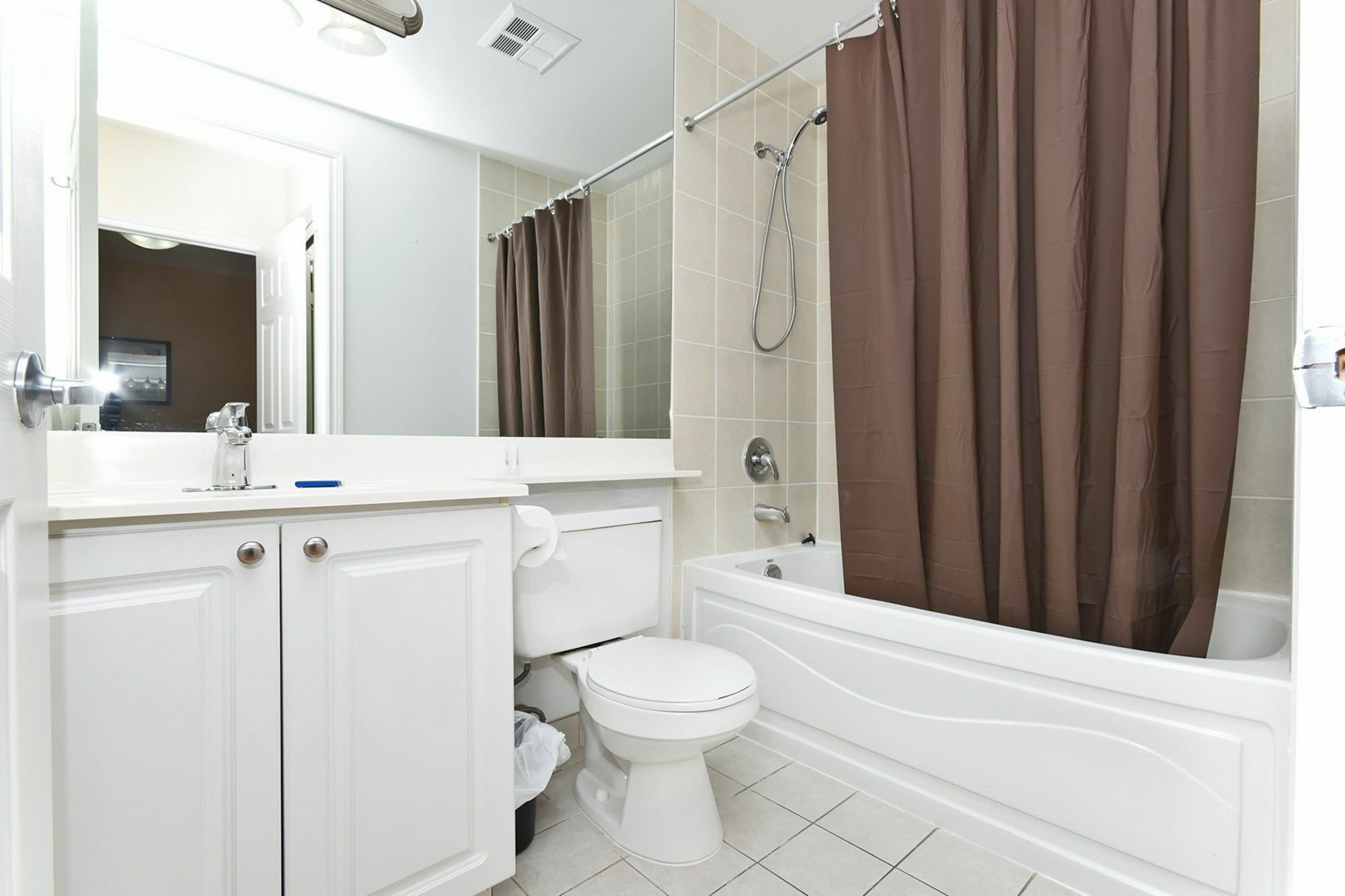 Napa Furnished Rental Apartments Square One Миссиссага Экстерьер фото